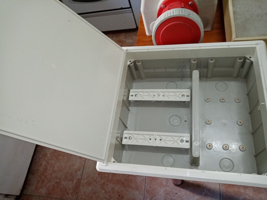Material elétrico de alta e média tensão