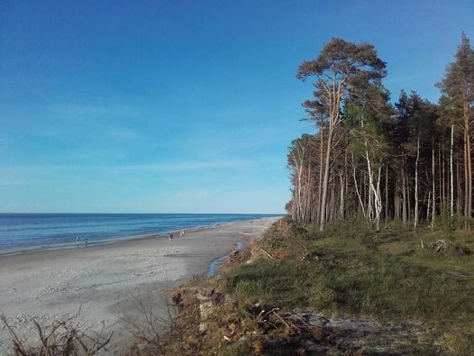 Mały domek na lato nad jeziorem, 15 min autem do otwartego morza