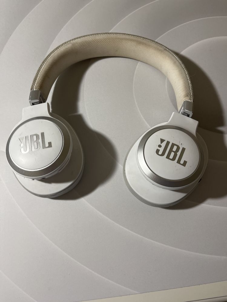 Słuchawki JBL 660 live kupione za 1000