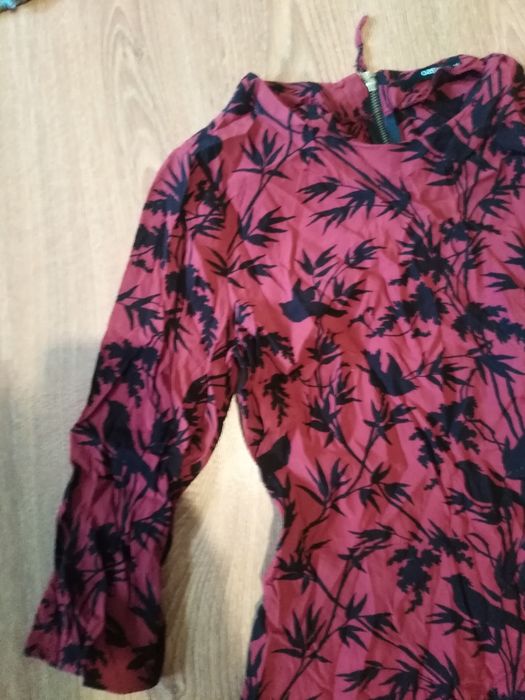 Sukienka Oasis, rozmiar 34, bordowa w listki