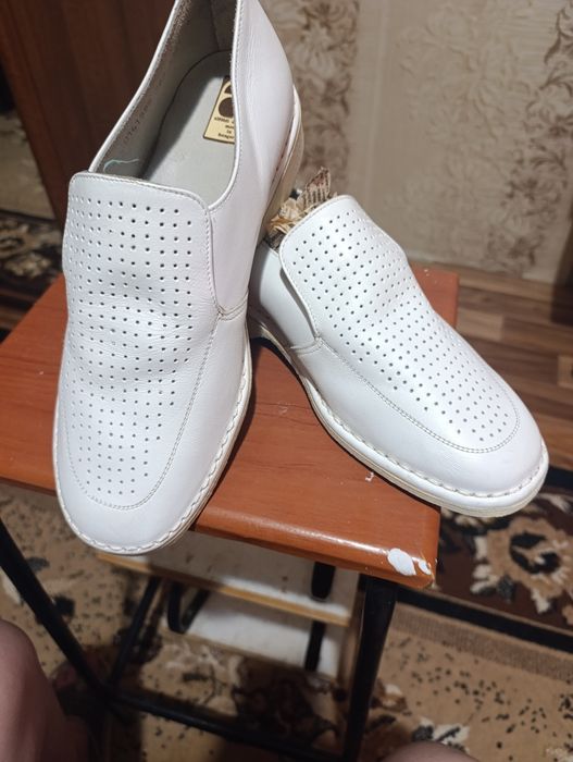 Продам женские туфли кожаные весна -осень размер 40-41