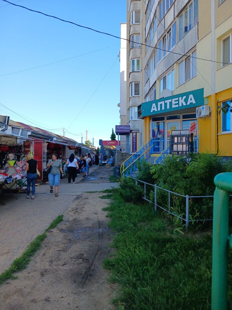 Здам в оренду комерційне приміщення по пр. Соборності 42а.