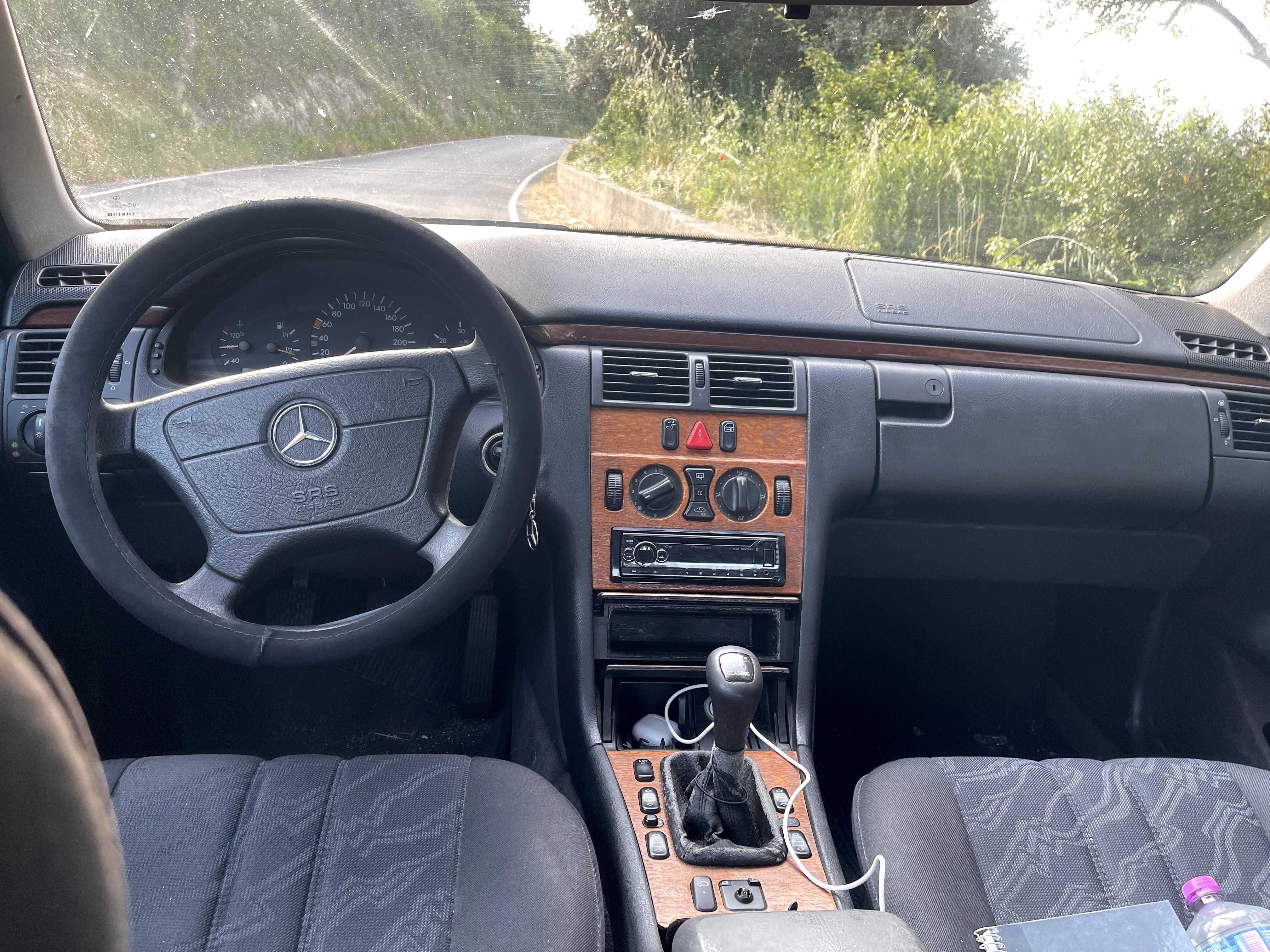Mercedes Benz E220