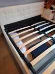 Cama com cabeceira