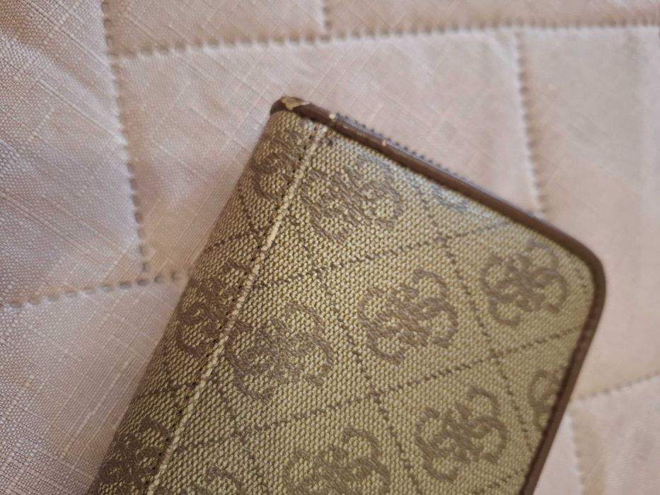 Carteira Guess como nova