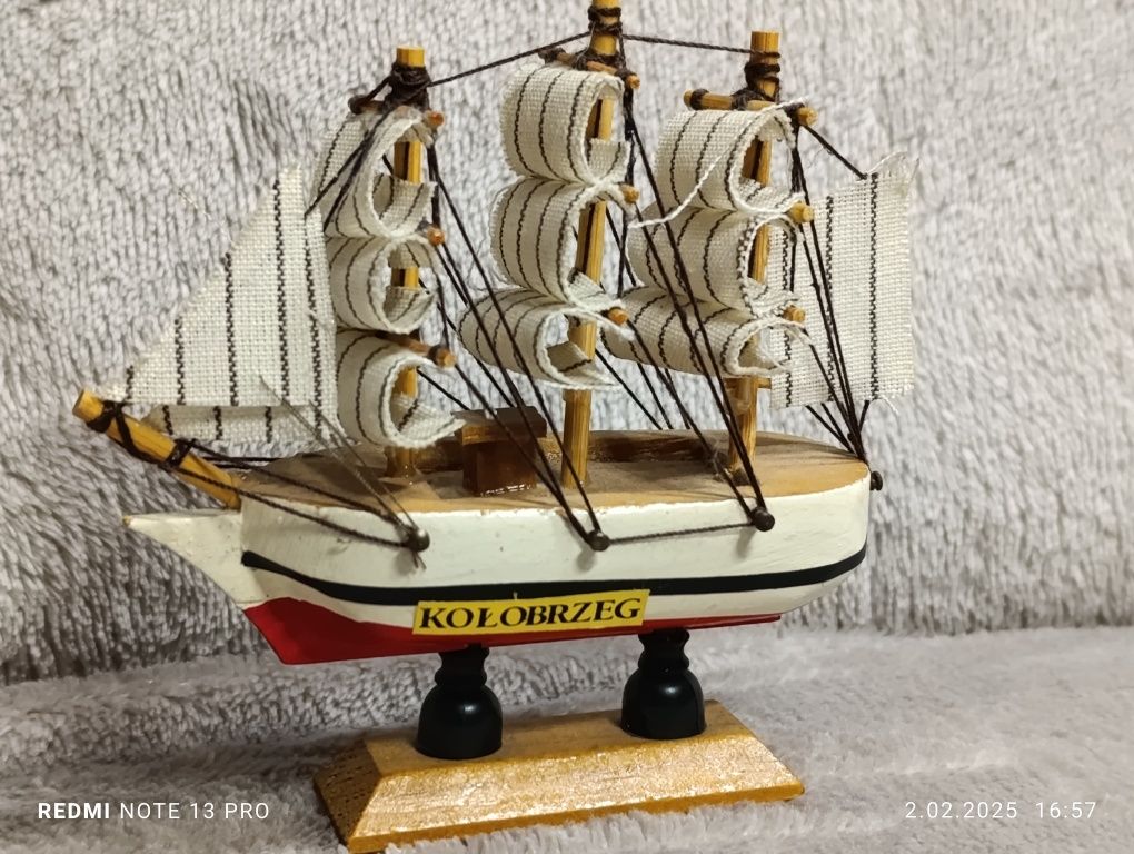 Model żaglowca wysokość 10cm