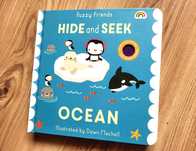 Ocean Hide and Seek książeczka sensoryczna z klapkami po angielsku
