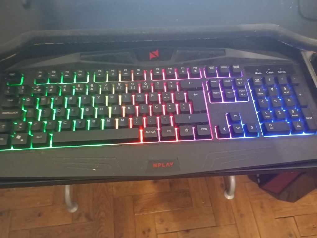 Pc ,monitor,mouse, microphone, mousepad keyboard and table
