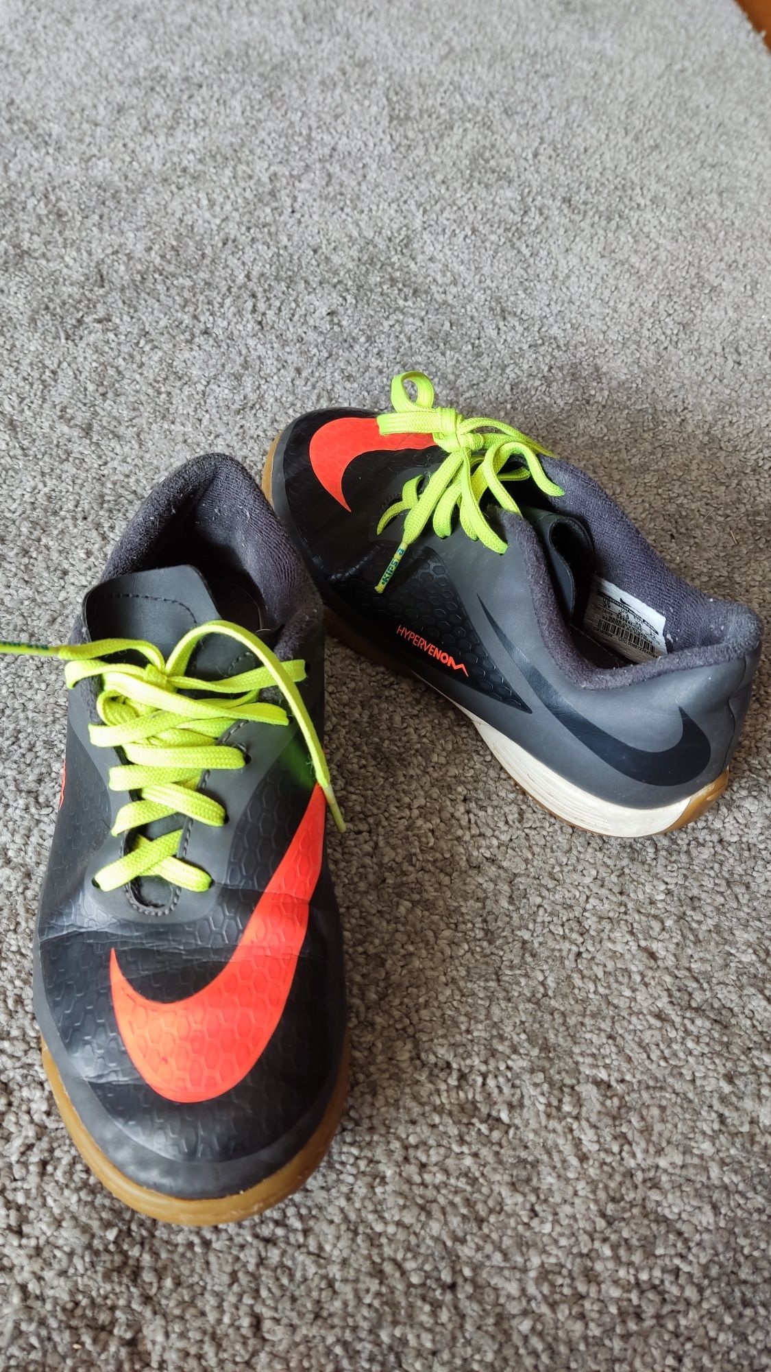Buty piłkarskie Nike HyperVenom, rozmiar 35