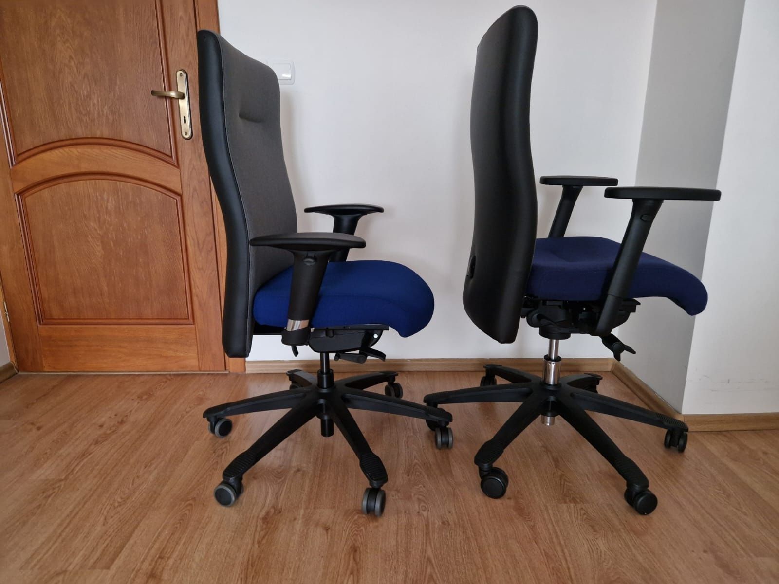 Nowe krzesła obrotowe