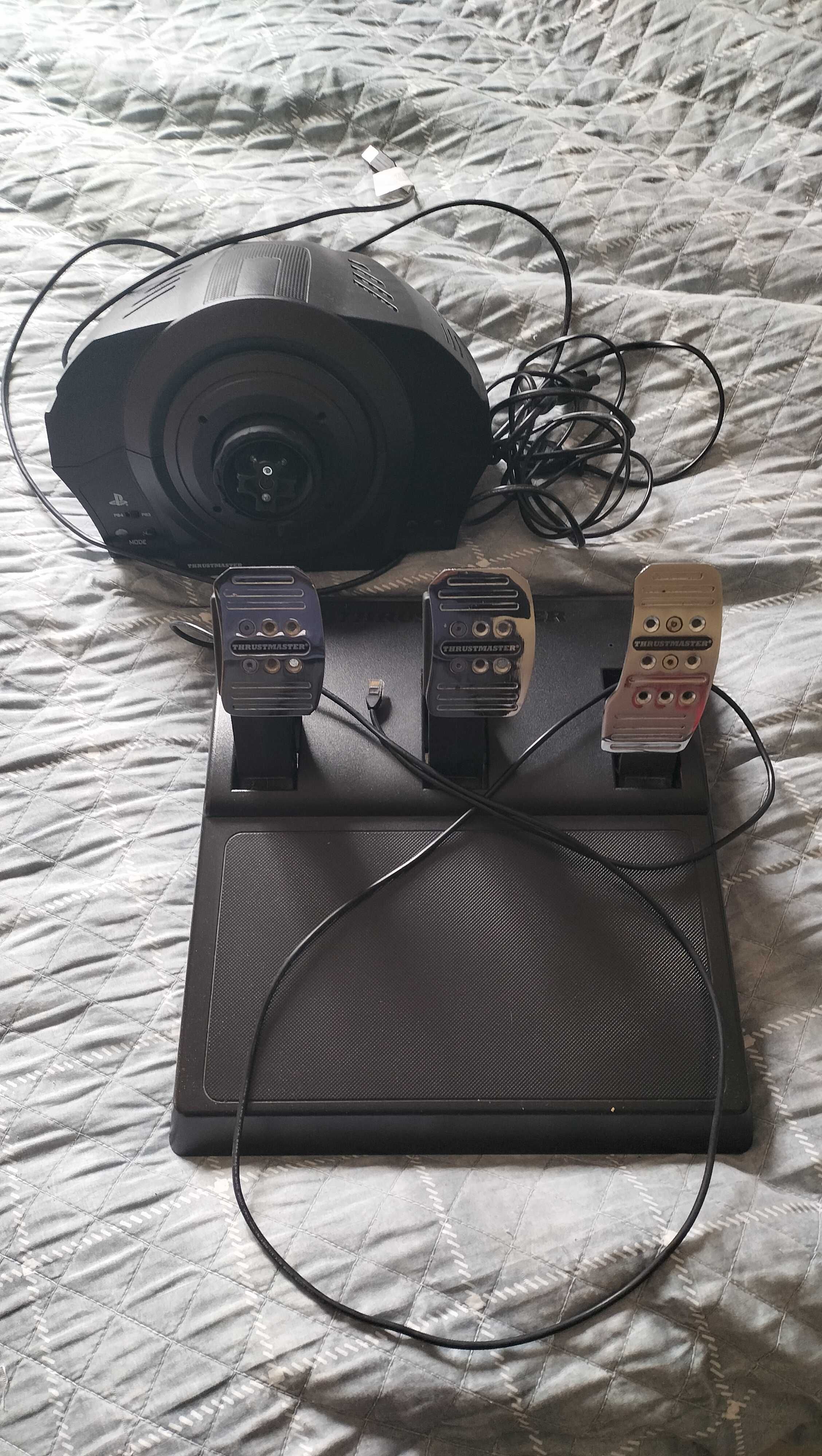 Thrustmaster T300 base e pedais T3pa