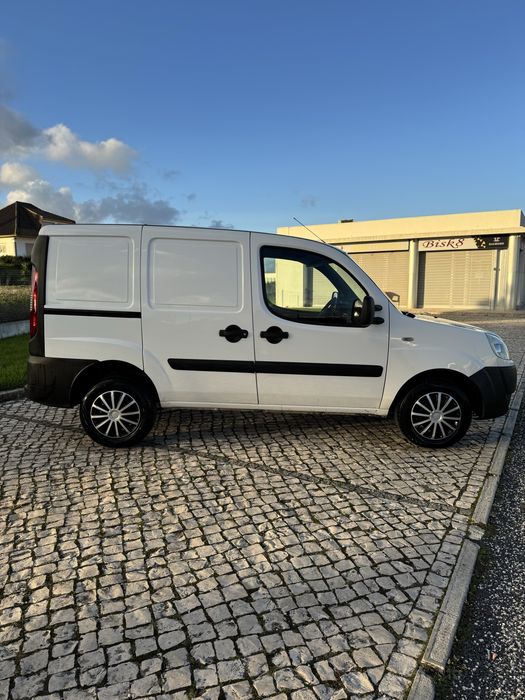Fiat Doblo 1.3 Multijet 75cv  06/2007  Revisão feita.
