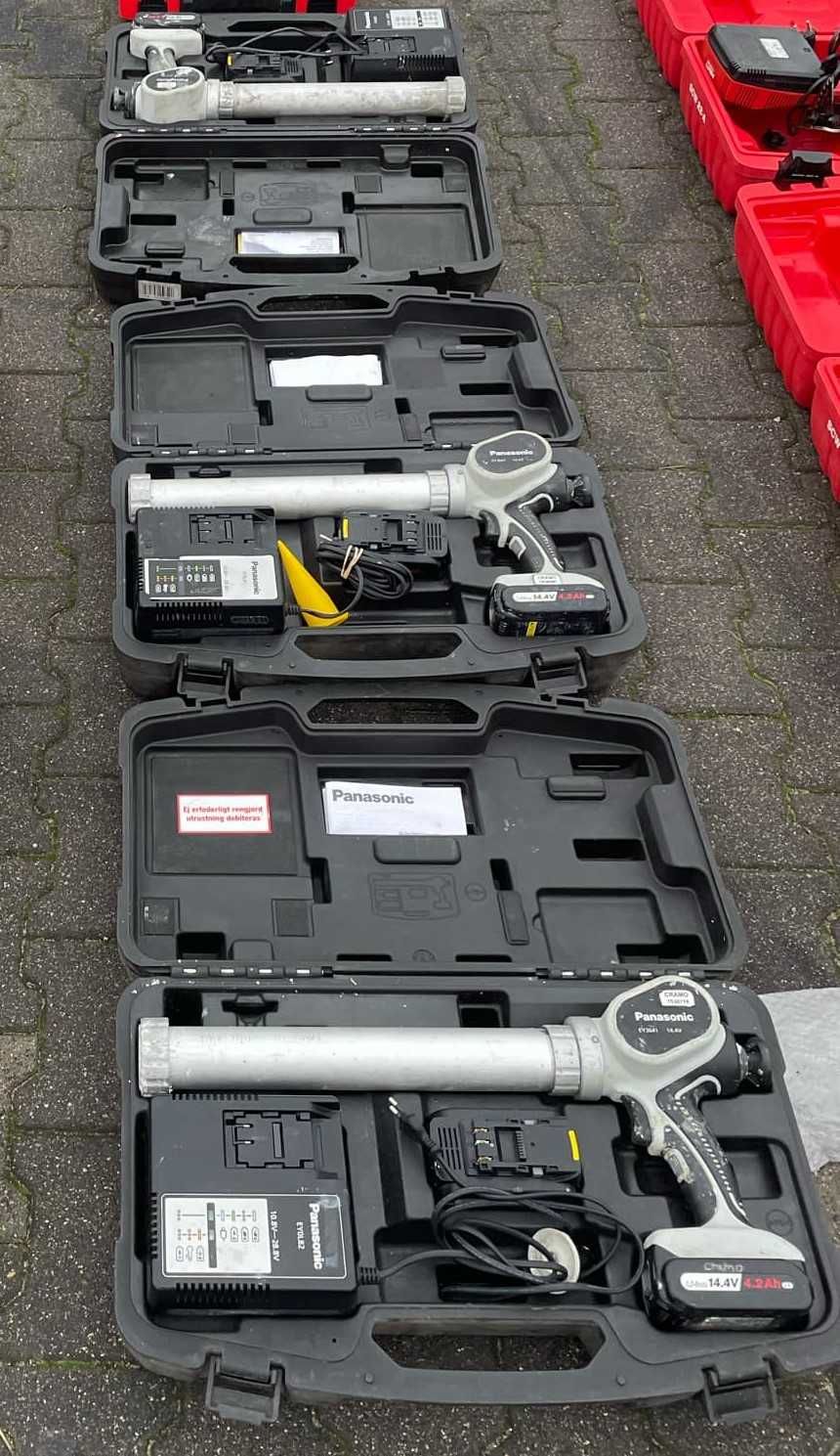 Pistolet do wyciskania mas i sylikonu Panasonic EY3641