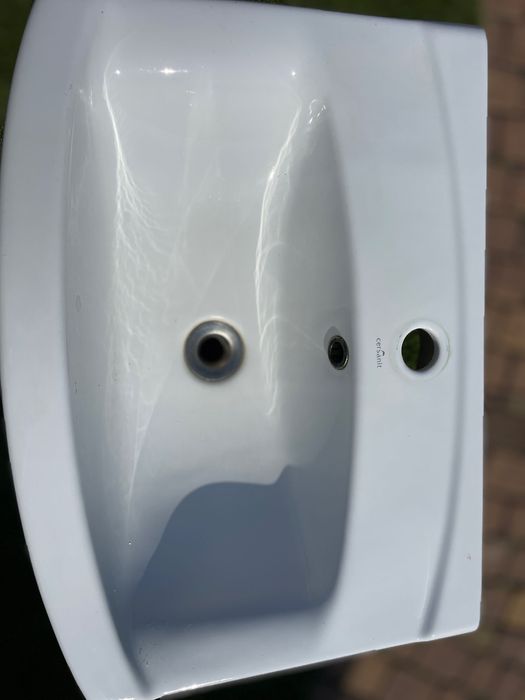 Szafka z umywalką Cersanit do łazienki