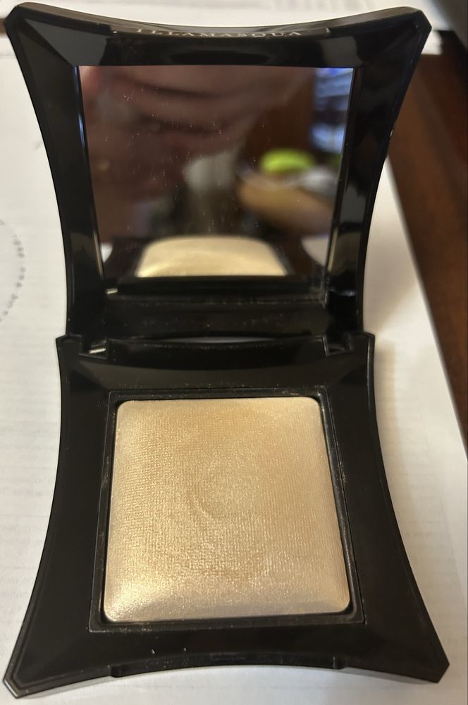 Хайлайтер ILLAMASQUA відтінку Шампань