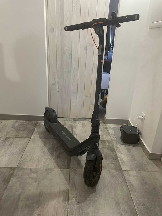 VENDO: 2 Trotinetes Elétricas Ninebot (E2 e E2 Pro) - Ótimo Estado!