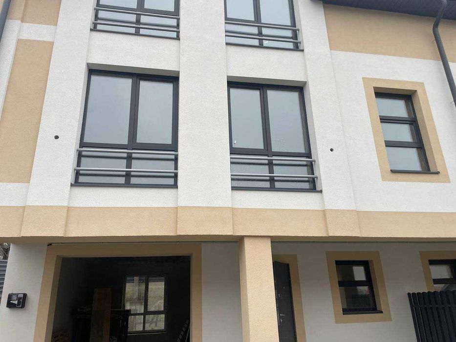 Продаж котеджу біля Подолян,  комунікації підключено