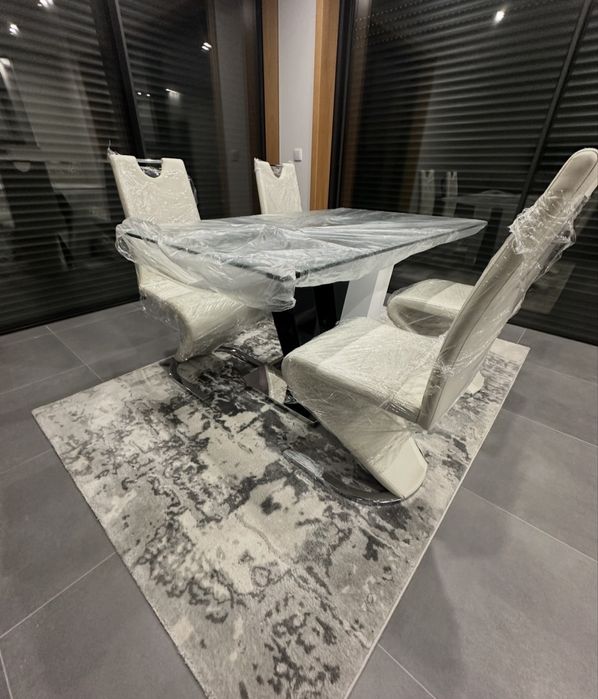 Mesa usada em bom estado