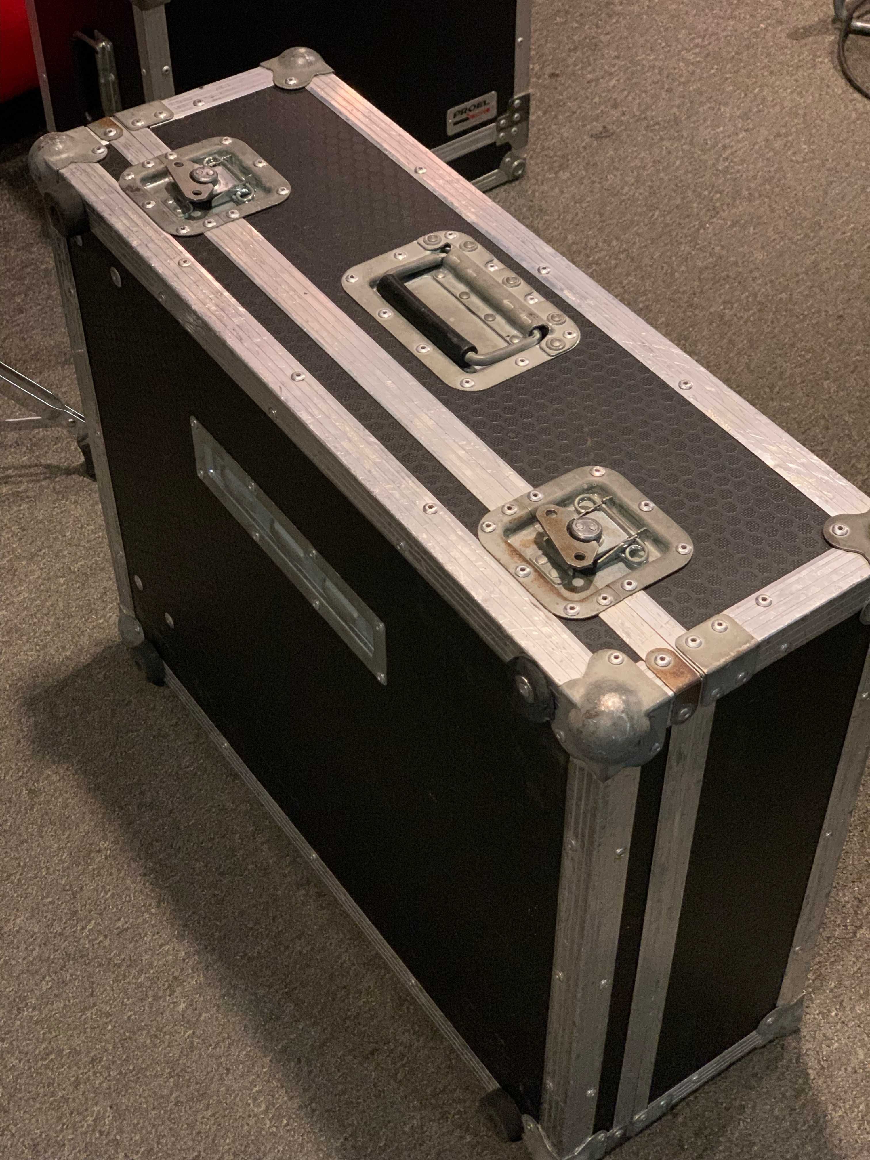 Berhinger X32 Producer + CASE + Klark Teknik DN32-WSG (WAVES) STAN BDB