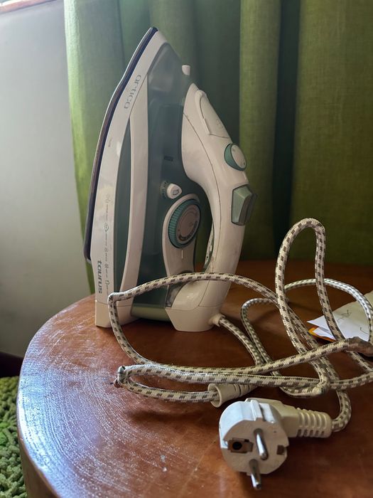 Ferro de engomar Taurus a funcionar