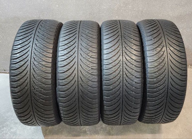 215.60.16 Goodyear Vector 4Seasons 4шт