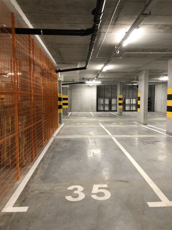 Wrocławska 53M -Wynajmę miejsce postojowe + schowek