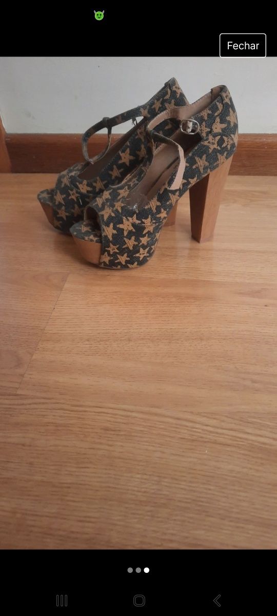 Sapatos salto alto