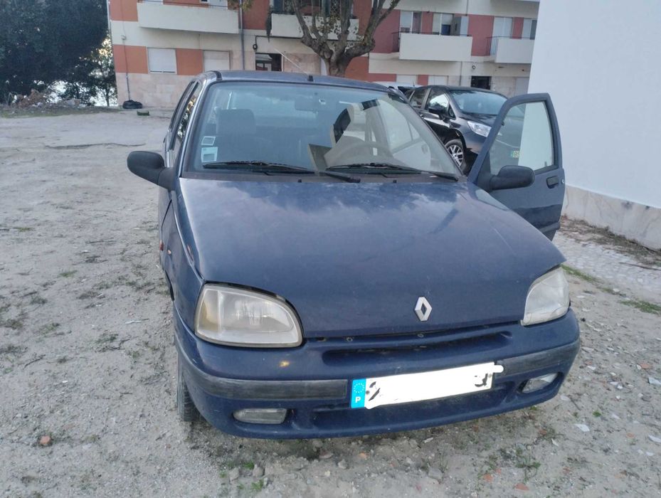 Renault Clio 1.2 98 para arranjo ou peças