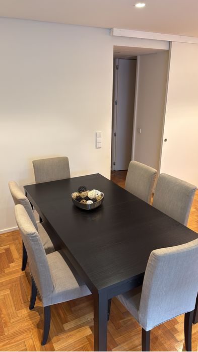 Conjunto Mesa extensivel e 6 cadeira
