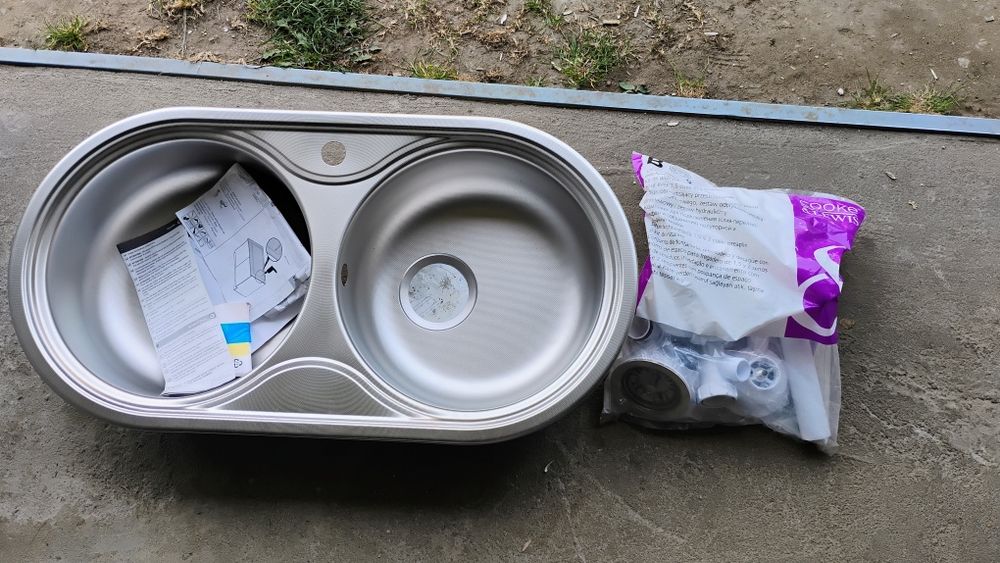 Zlewozmywak kuchenny zkompletnym syfonem jeszcze nie rozpakowany