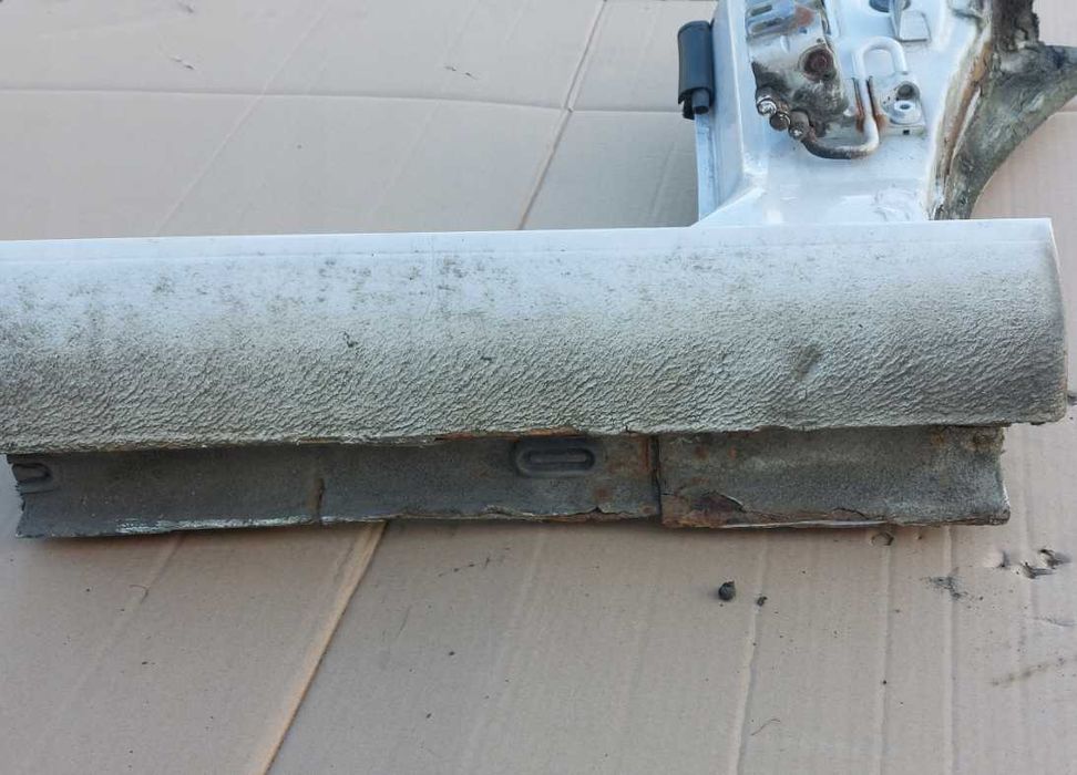 Próg słupek prawy VW Golf V VI Kombi 09-13r