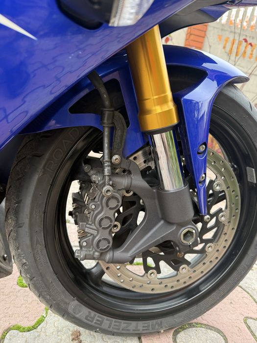 Yamaha R1 crossplane розмитнена