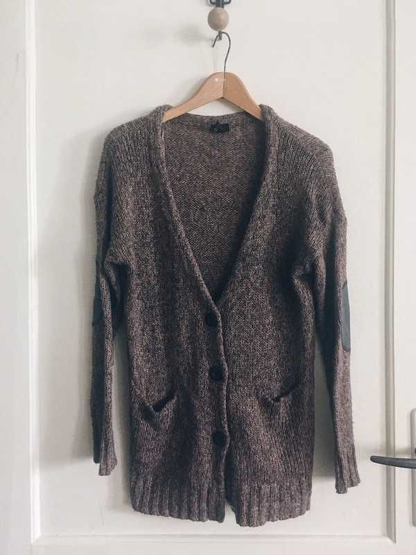 Sweter rozpinany kardigan z kieszeniami naszywki grunge