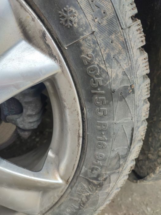 Alufelgi z rocznymi oponami zimowymi R 16