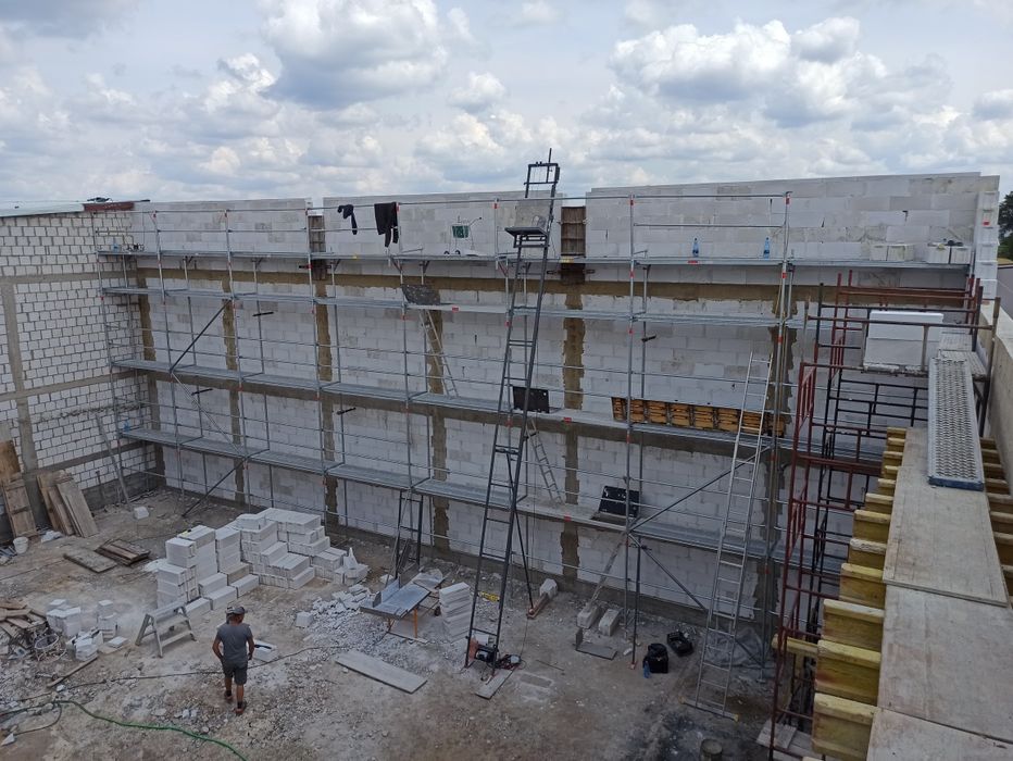 Wynajem rusztowań elewacyjnych, systemowych plettac