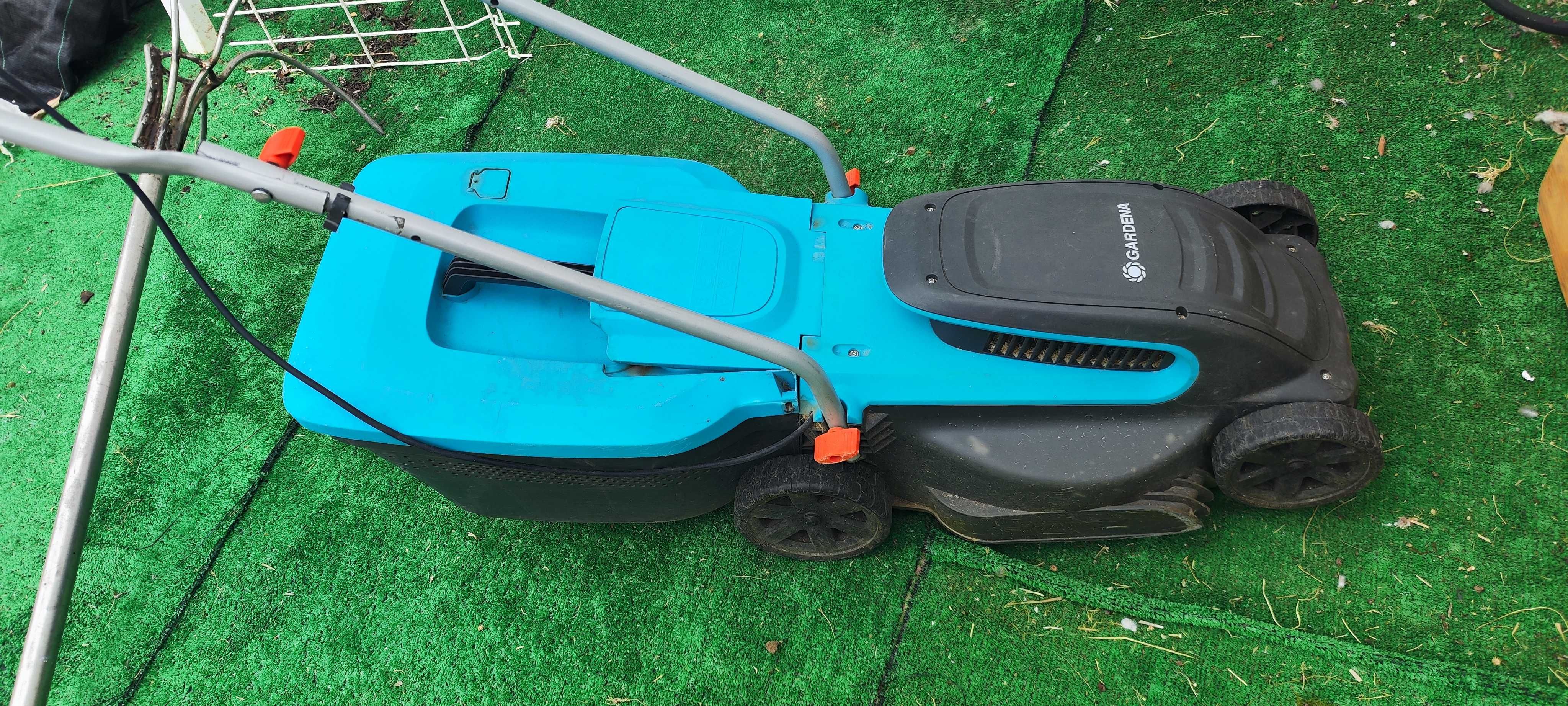 Máquina de cortar relva e motor roçadeira