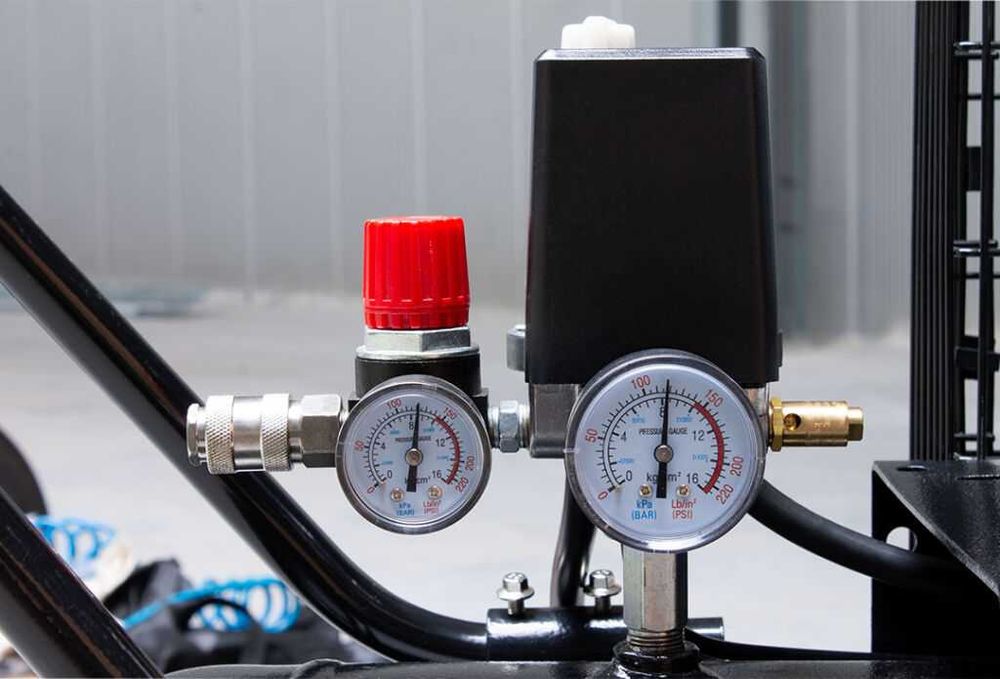 Kompresor Sprężarka trzy Tłokowa 200L 3kW 10bar Powystawowy