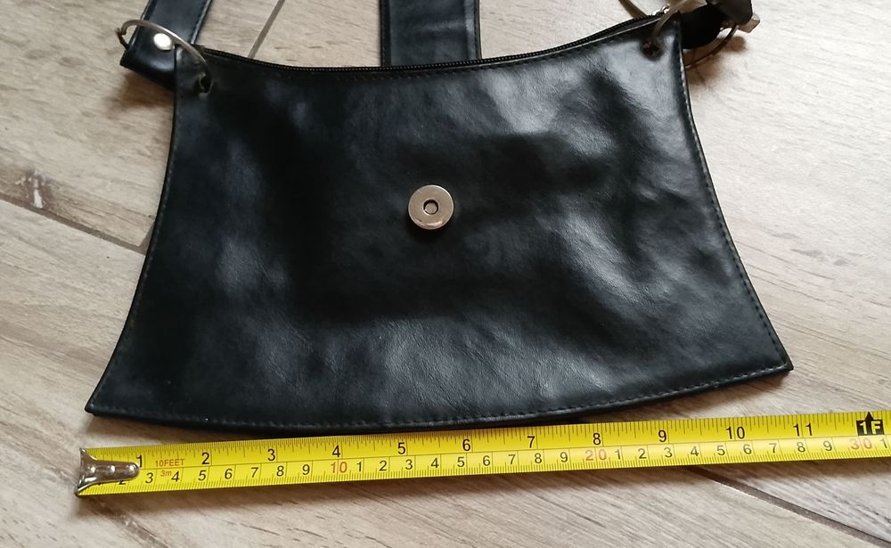 Маленька театральна жіноча сумочка чорного кольору