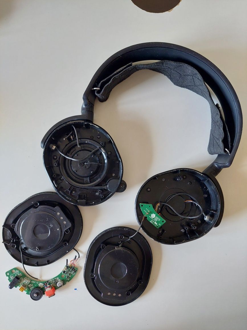 Oryginalne części zamienne z demontażu do słuchawek Steelseries Arctis