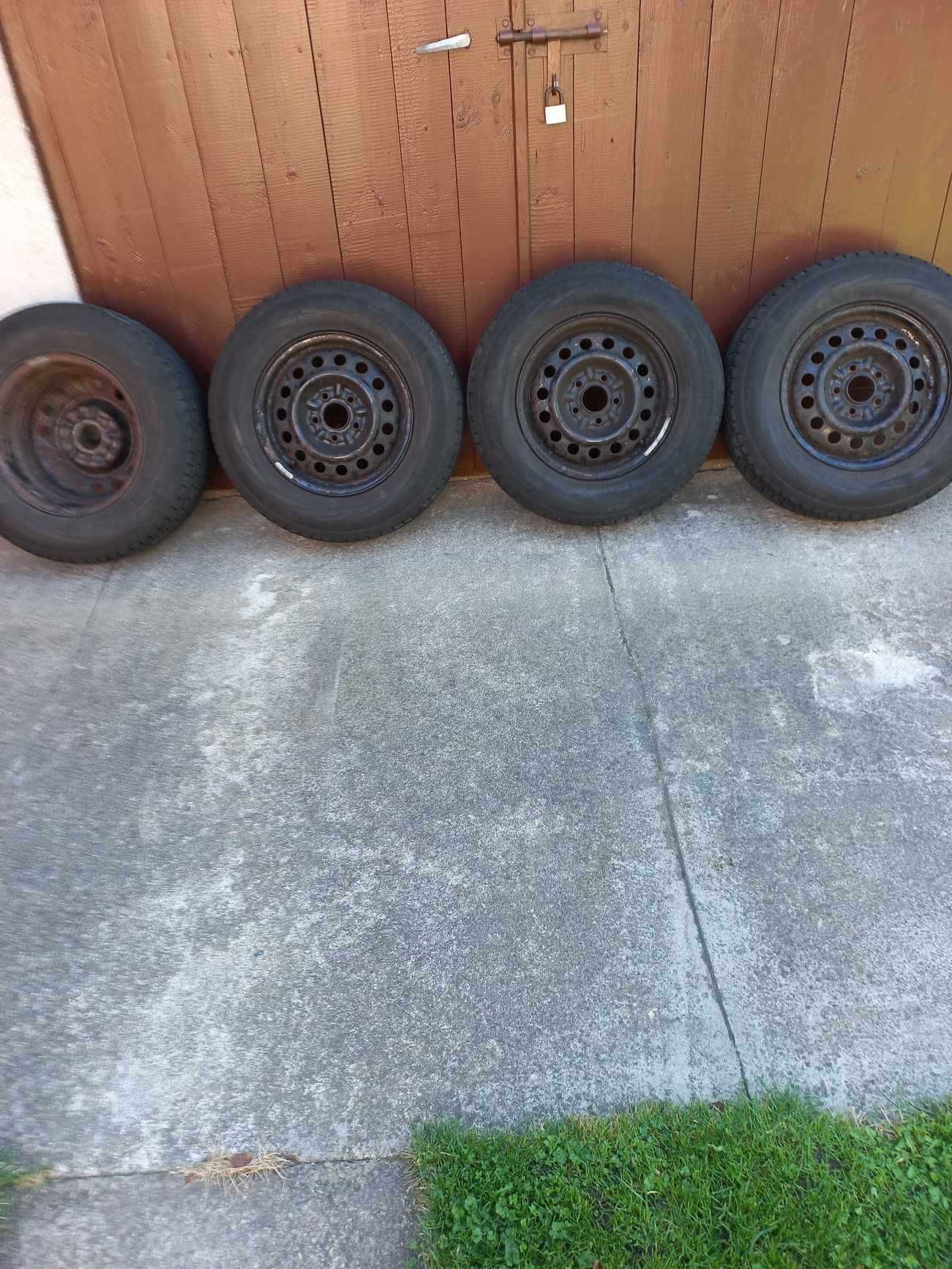 Opony zimowe 215/70 R15 5x114,3 Hyundai KIA Mazda Toyota Mitsubishi