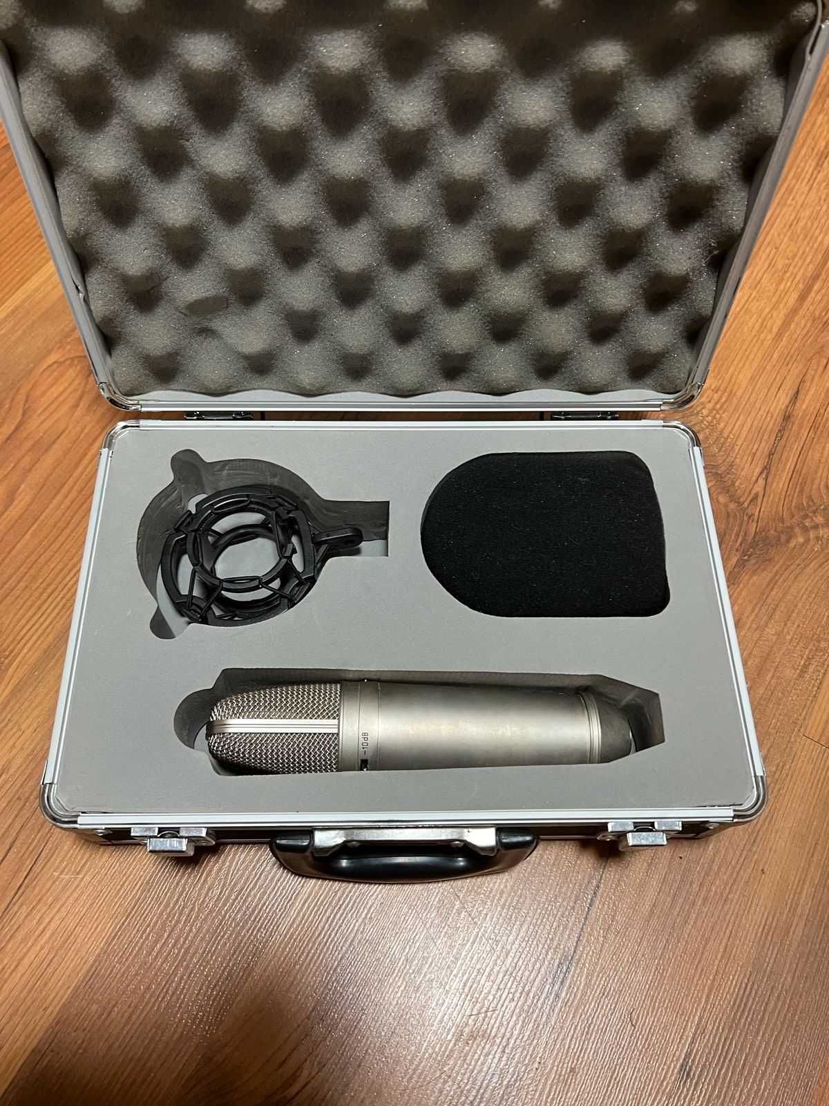 Конденсаторный студийный микрофон Behringer B2 Pro