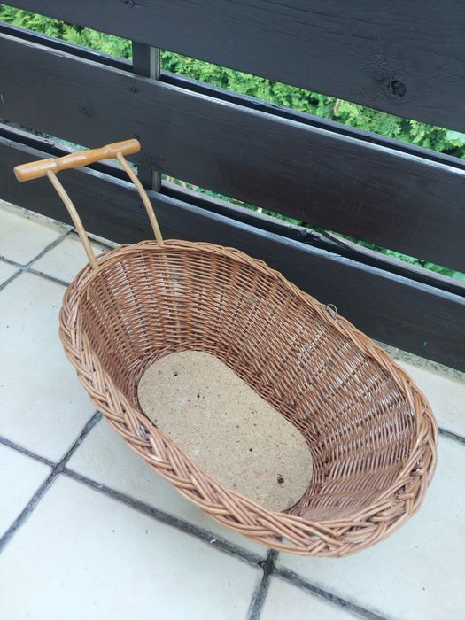 Wiklinowy kosz z uchwytem duży