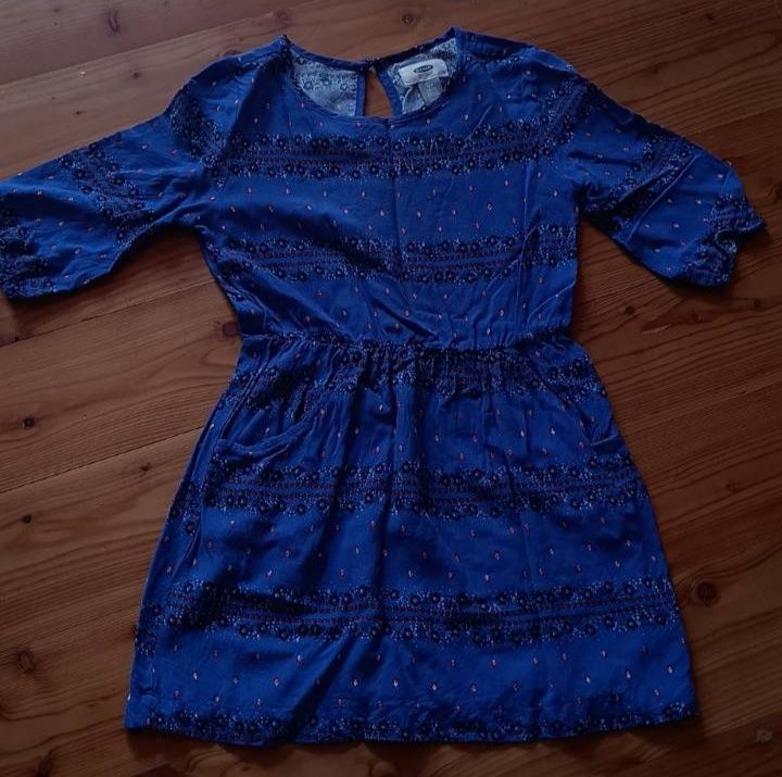 Sukienka Old Navy r. 116-122 niebieska z kieszeniami