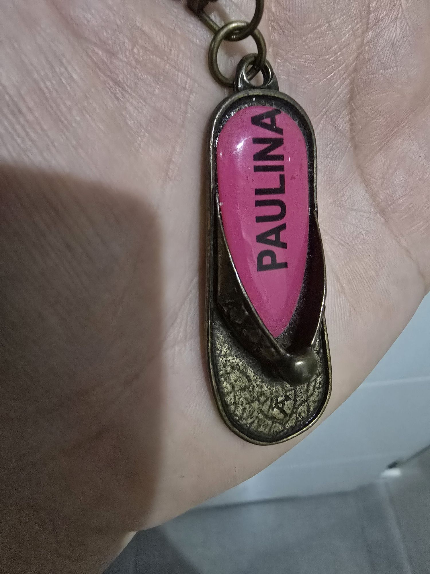 Brelok z nad morza Klapek Japonek z napisem Paulina