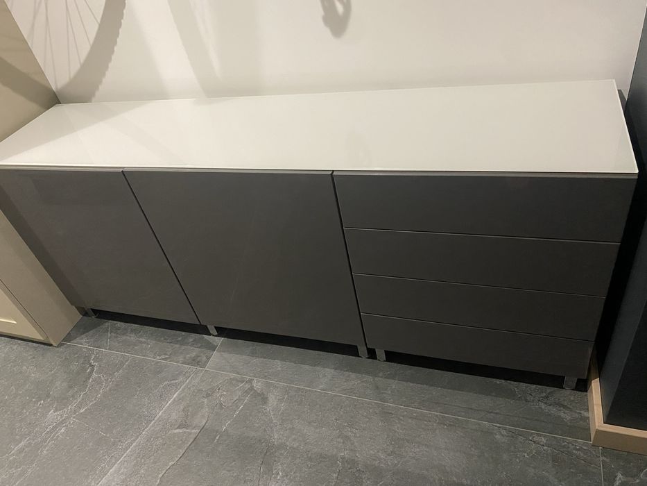 szafka pod tv besta ze szkłem