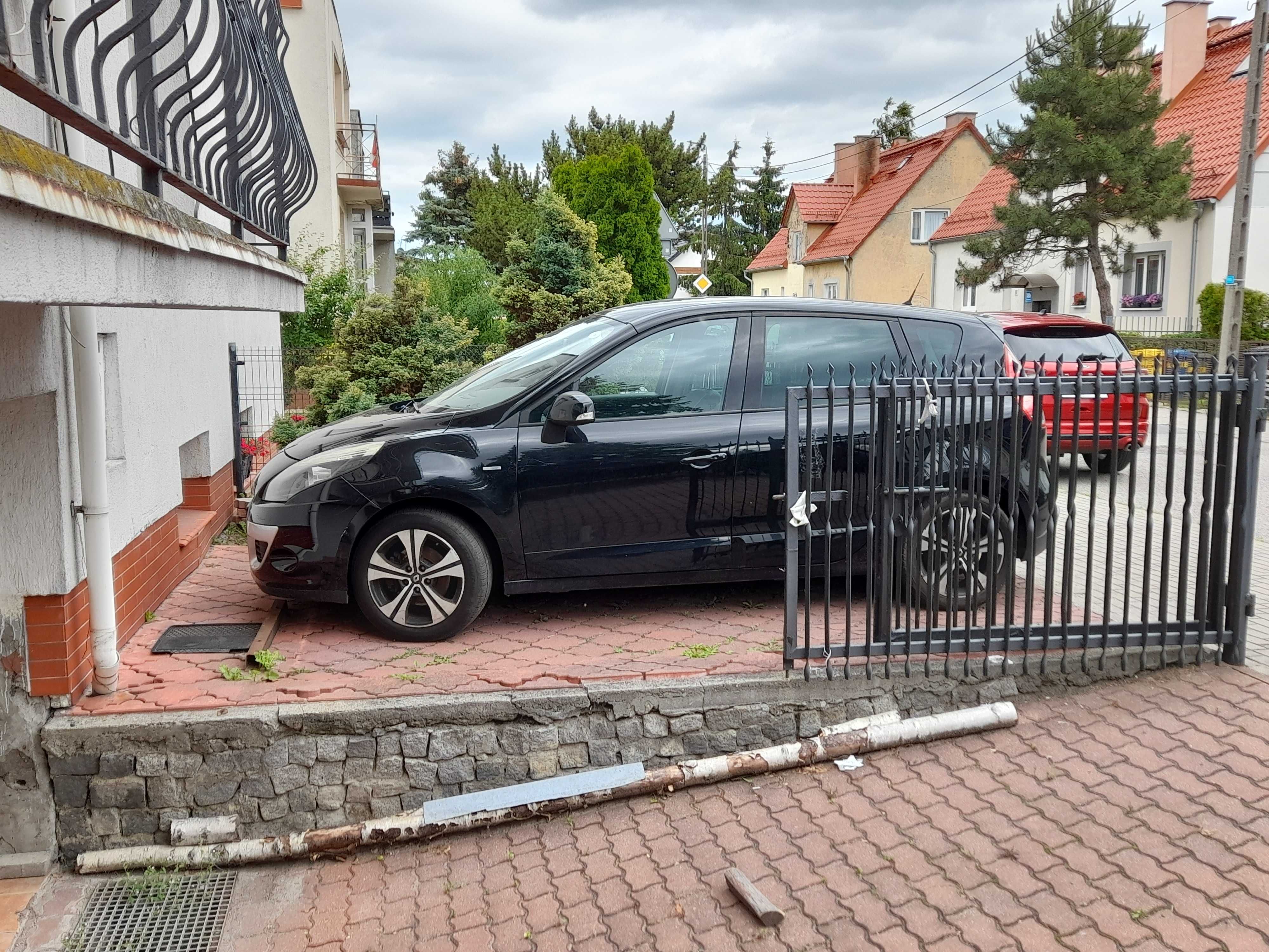 Renault scenic III 2011r. do remontu rozrząd.