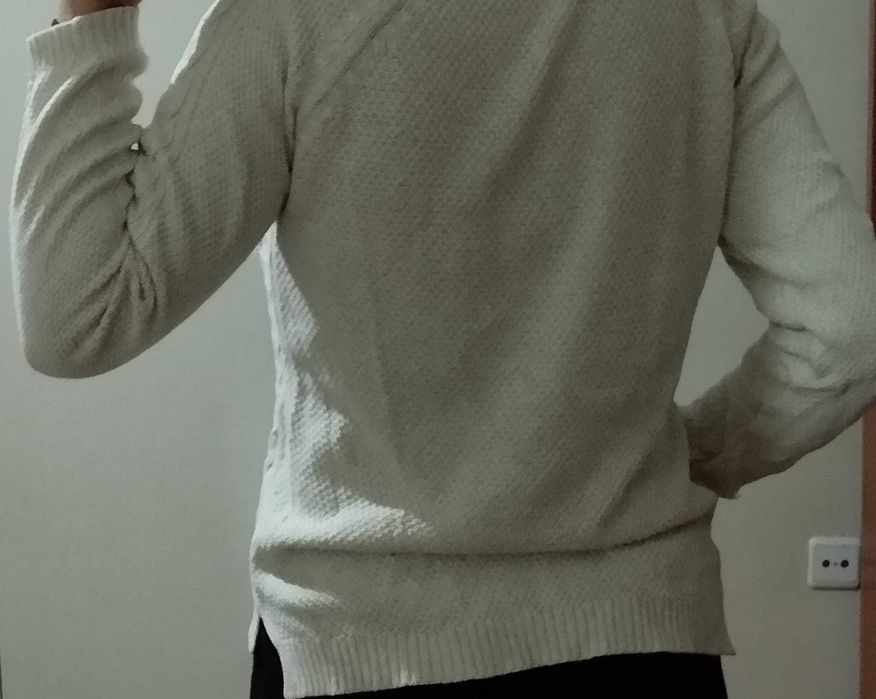 Camisola de malha branca da Stradivarius