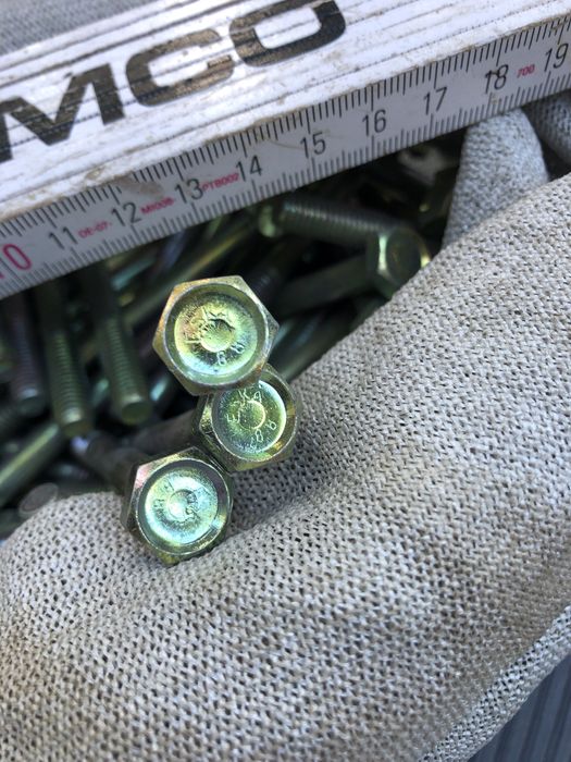 Śtuby m8 zlote galwanizowane ESKA 8.8