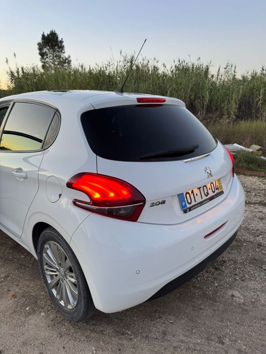Peugeot 208 1.6Hdi único dono 120mil km