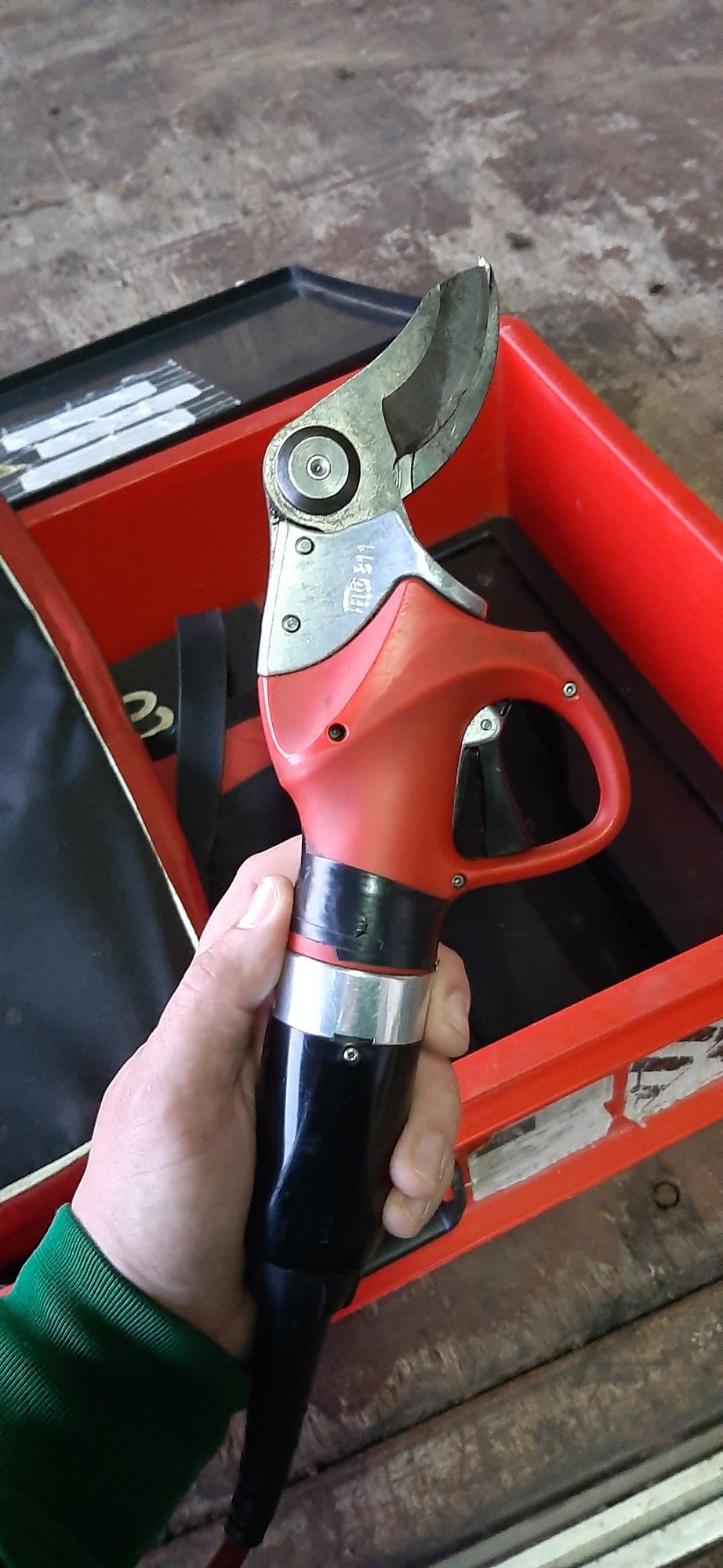 Tesoura felco 811